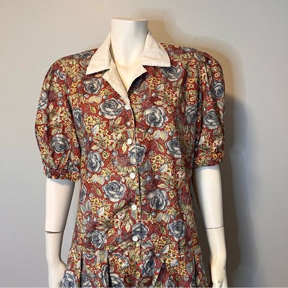 - Vintage 1970s, Cottage Core Dress. Floral hand stitching, dropped waist.… - Picture 7 of 7